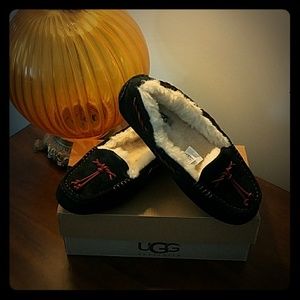 UGGPure Moccasins Black&Red Sz:6 Womens NWOT